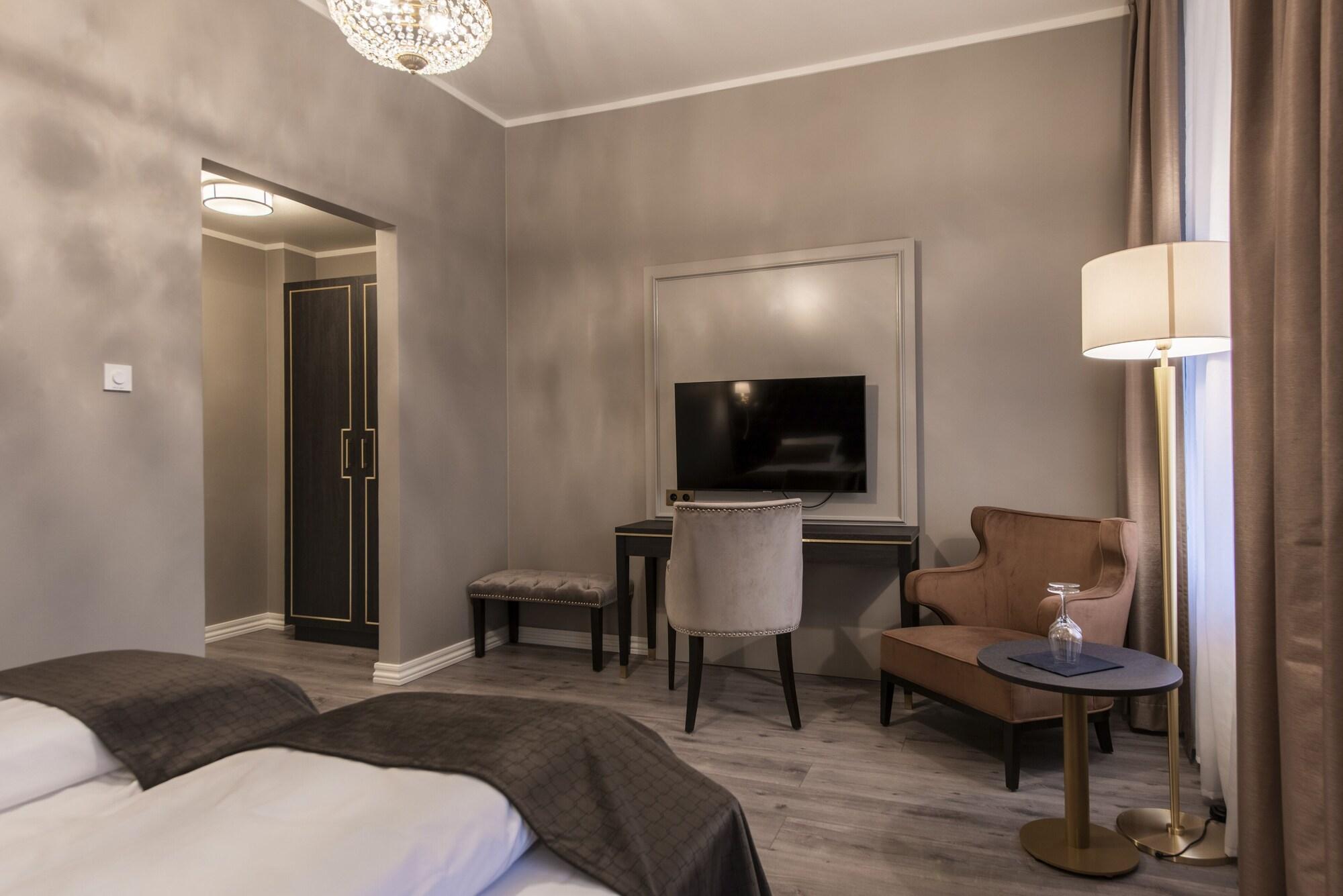 Home Hotel Grand Gjovik Luaran gambar