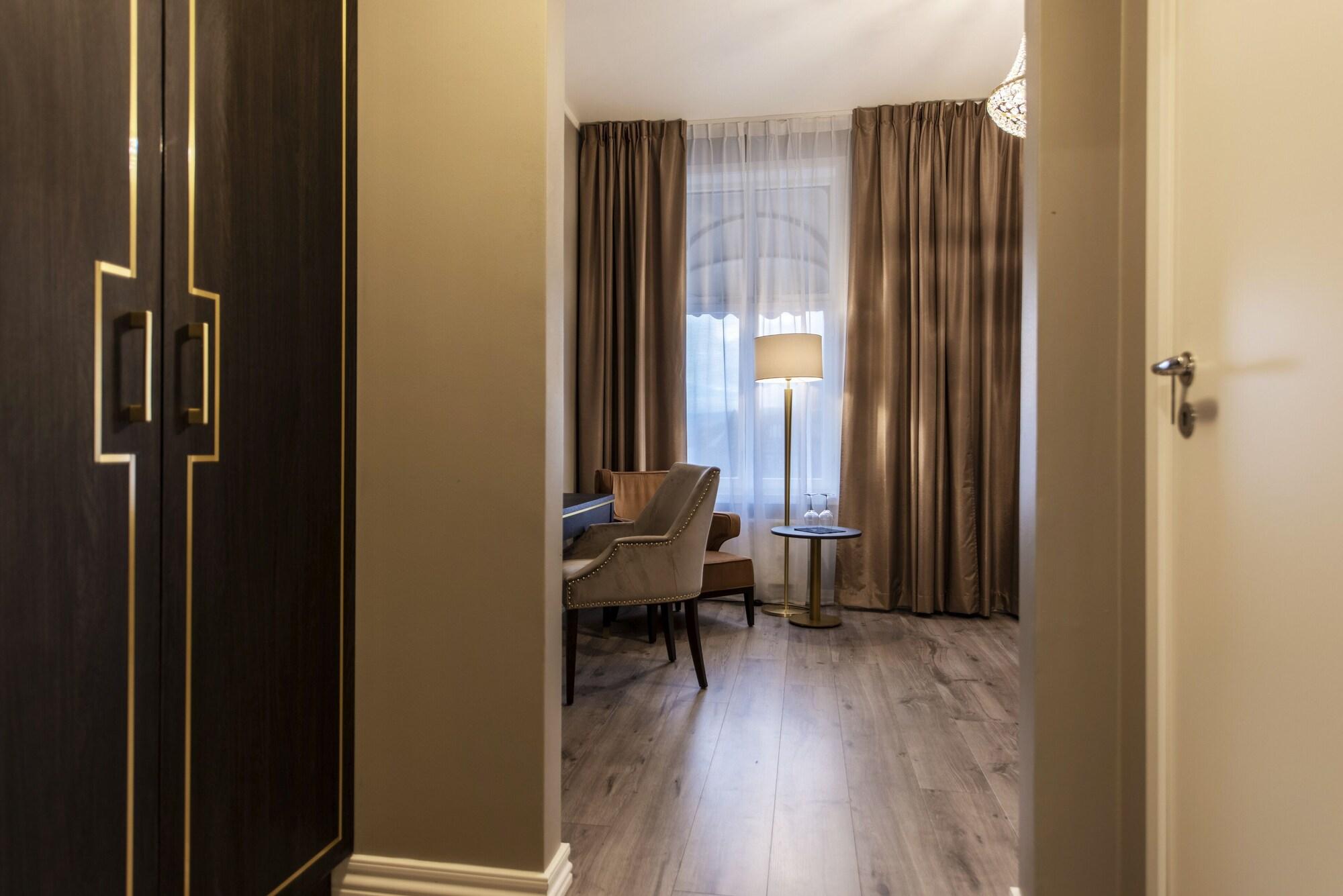 Home Hotel Grand Gjovik Luaran gambar