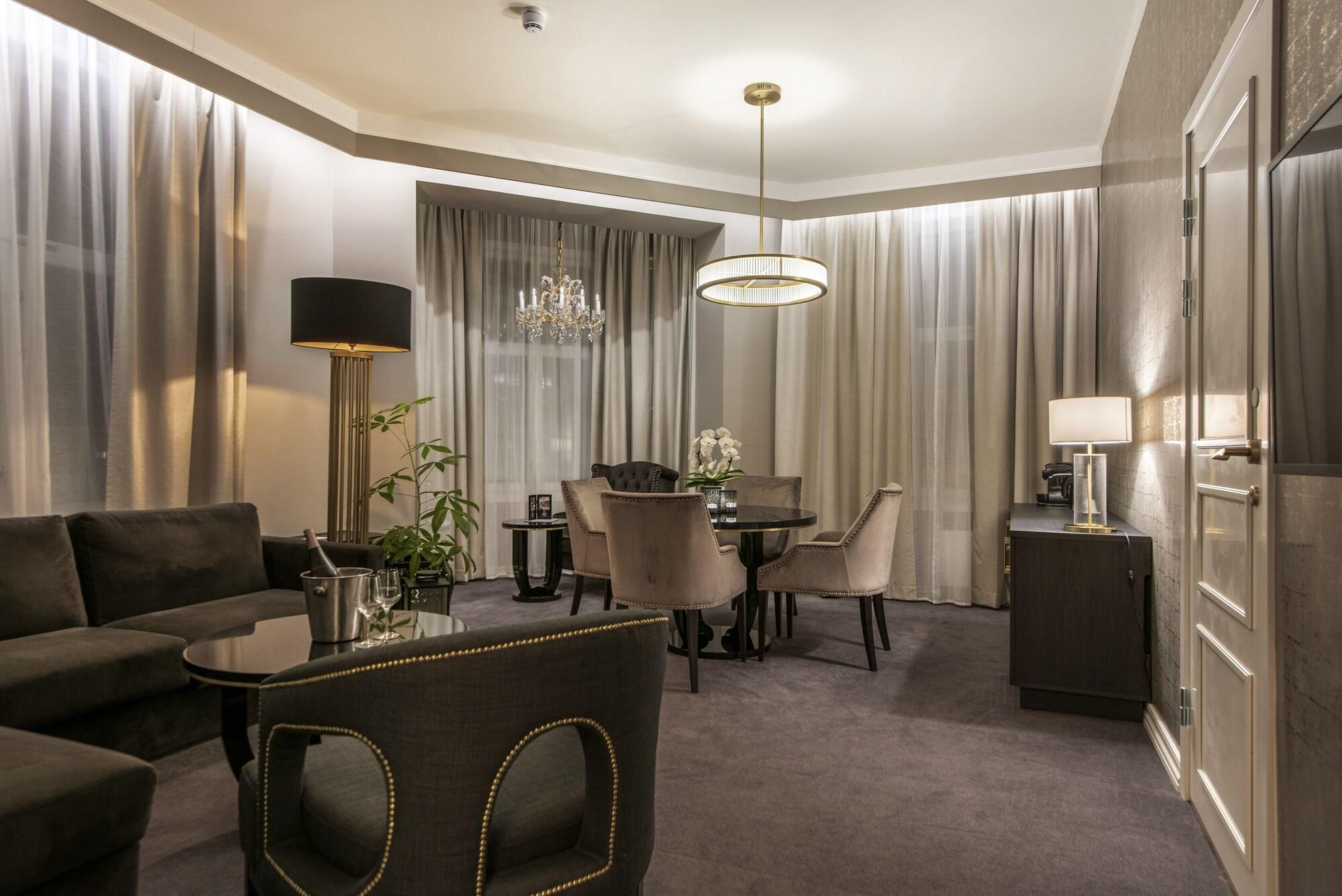 Home Hotel Grand Gjovik Luaran gambar