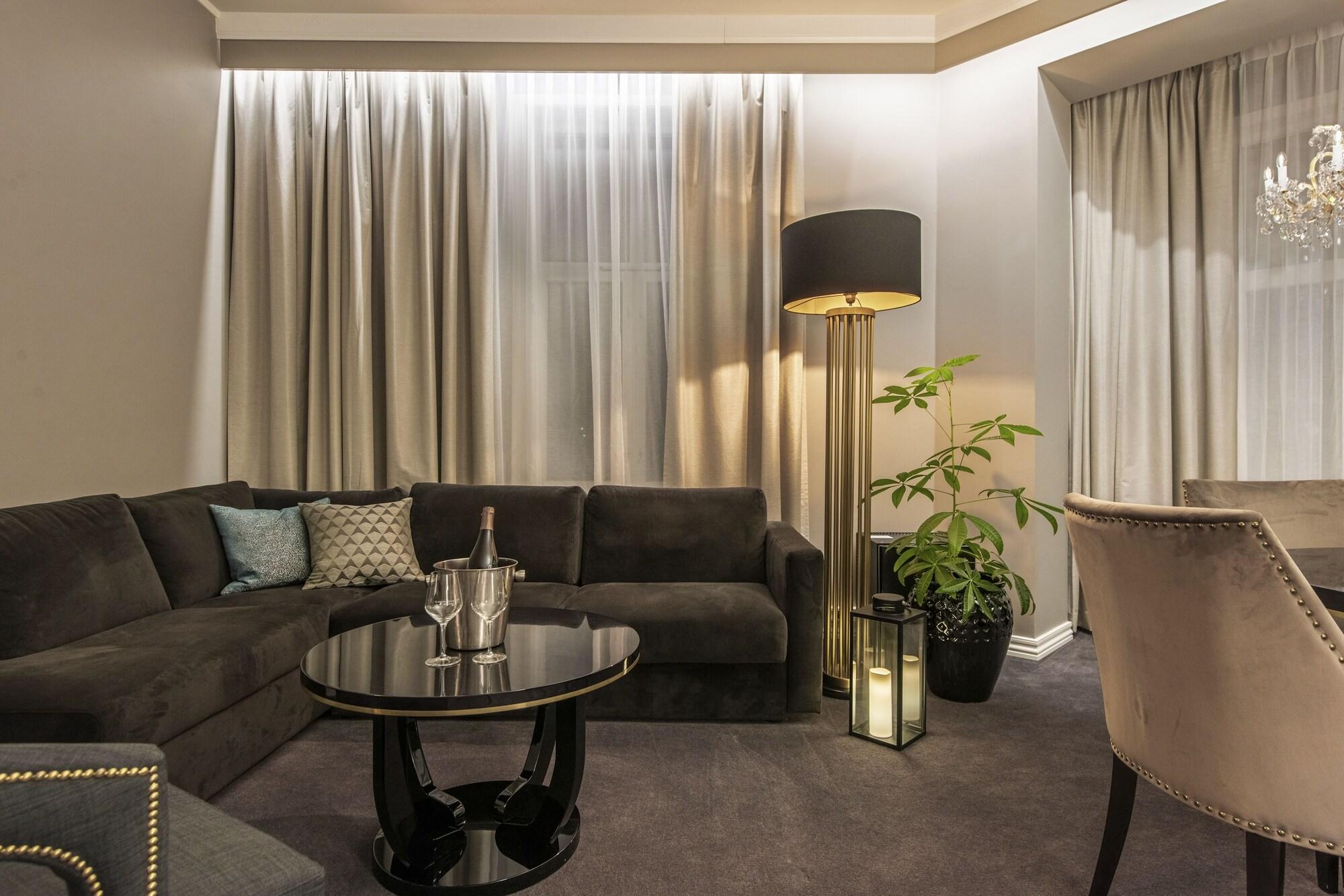 Home Hotel Grand Gjovik Luaran gambar